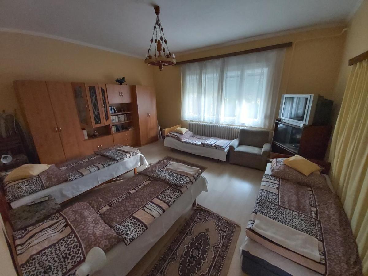 Vár-lak Vendégház Szendro Esterno foto