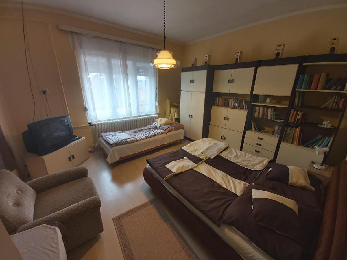 Vár-lak Vendégház Szendro Esterno foto