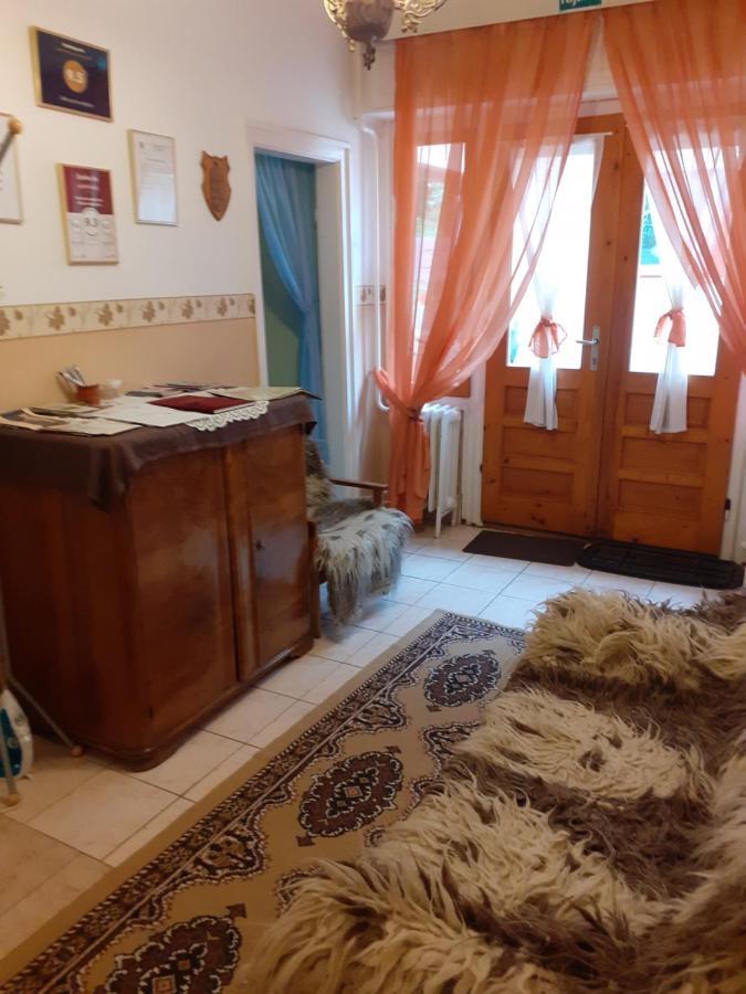 Vár-lak Vendégház Szendro Esterno foto